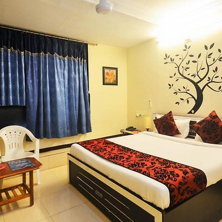 Oyo Hotel Blue Diamond Ahmedabad Exteriör bild