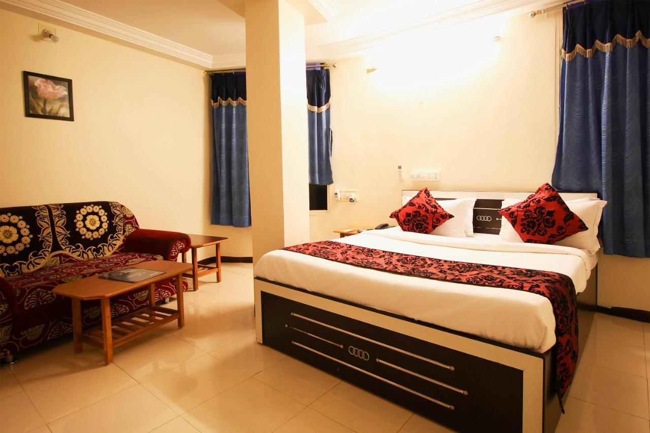 Oyo Hotel Blue Diamond Ahmedabad Exteriör bild