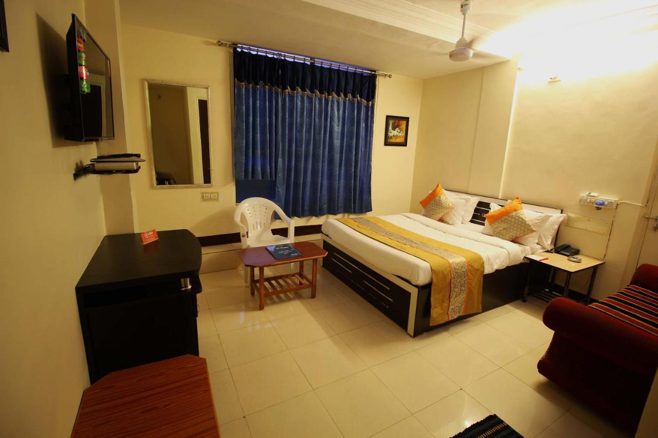 Oyo Hotel Blue Diamond Ahmedabad Exteriör bild
