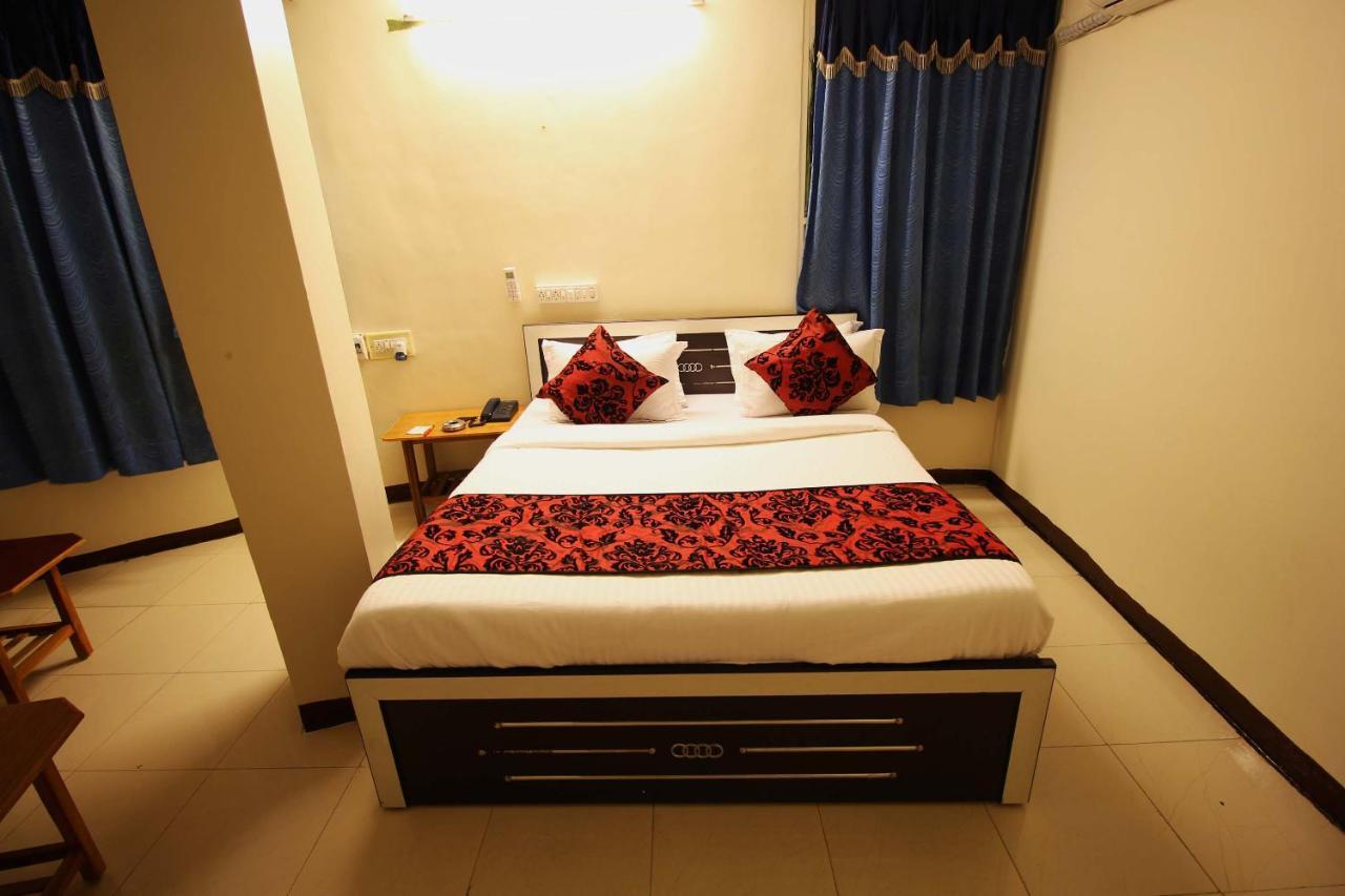 Oyo Hotel Blue Diamond Ahmedabad Exteriör bild