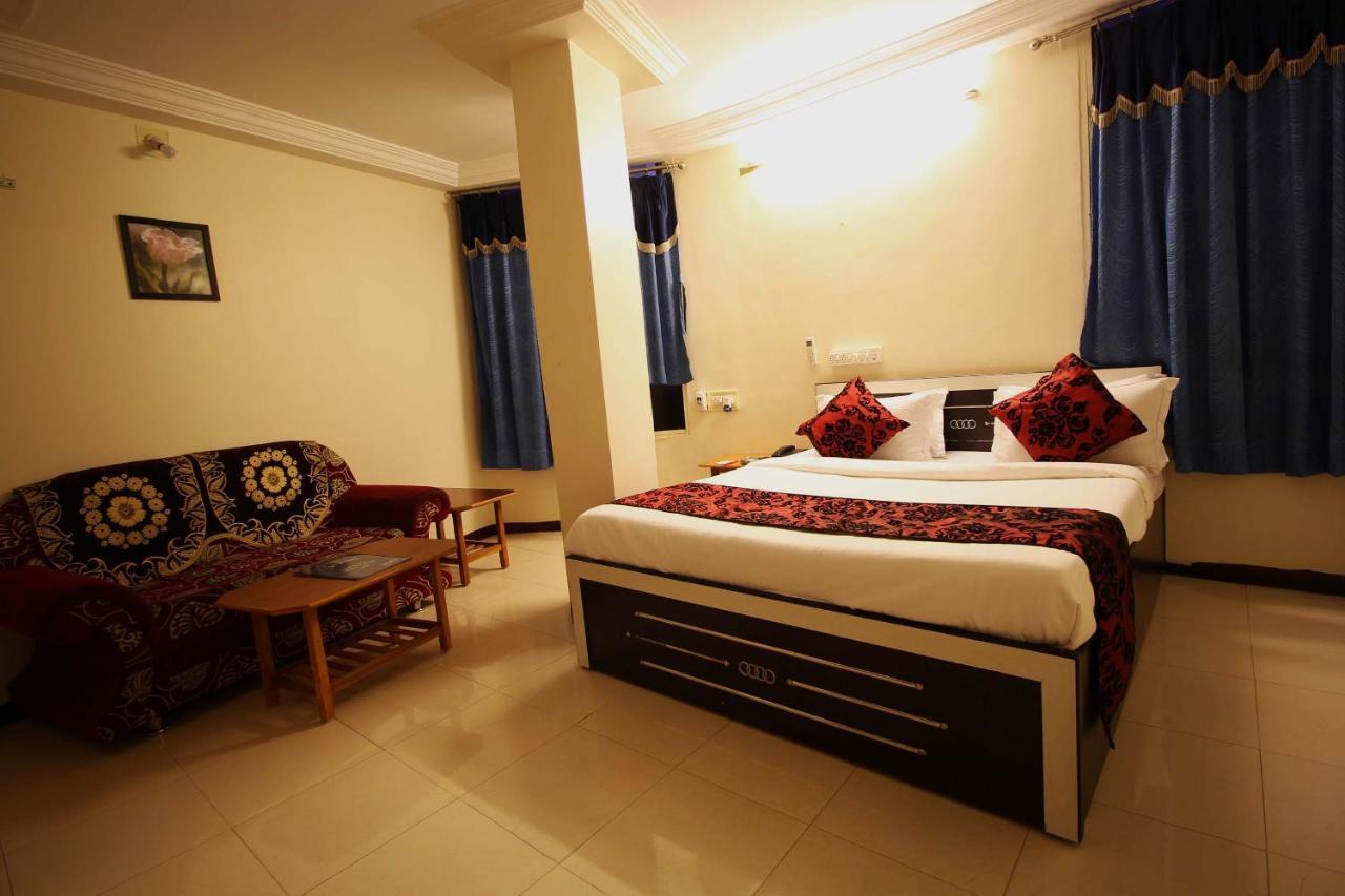 Oyo Hotel Blue Diamond Ahmedabad Exteriör bild