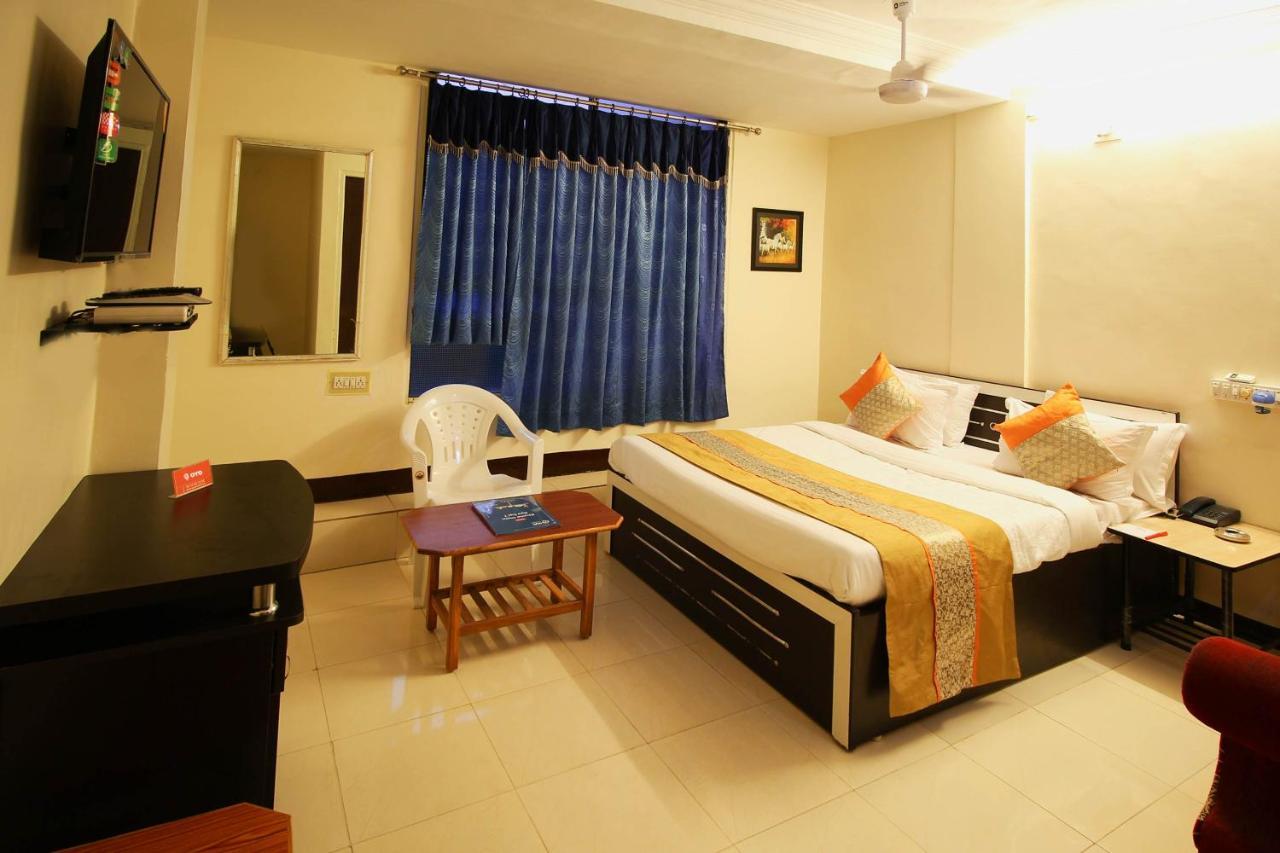 Oyo Hotel Blue Diamond Ahmedabad Exteriör bild